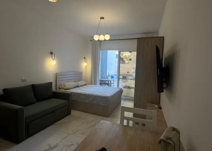 Apartment Montaza1 *